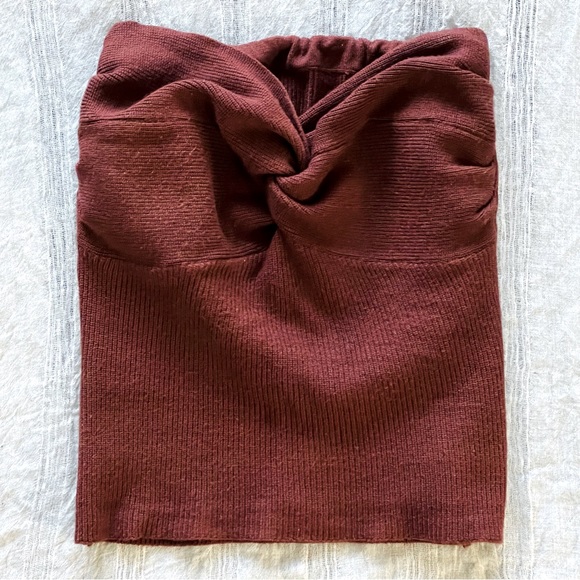 Cropped Sleeveless Knitted Top - Picture 2 of 5